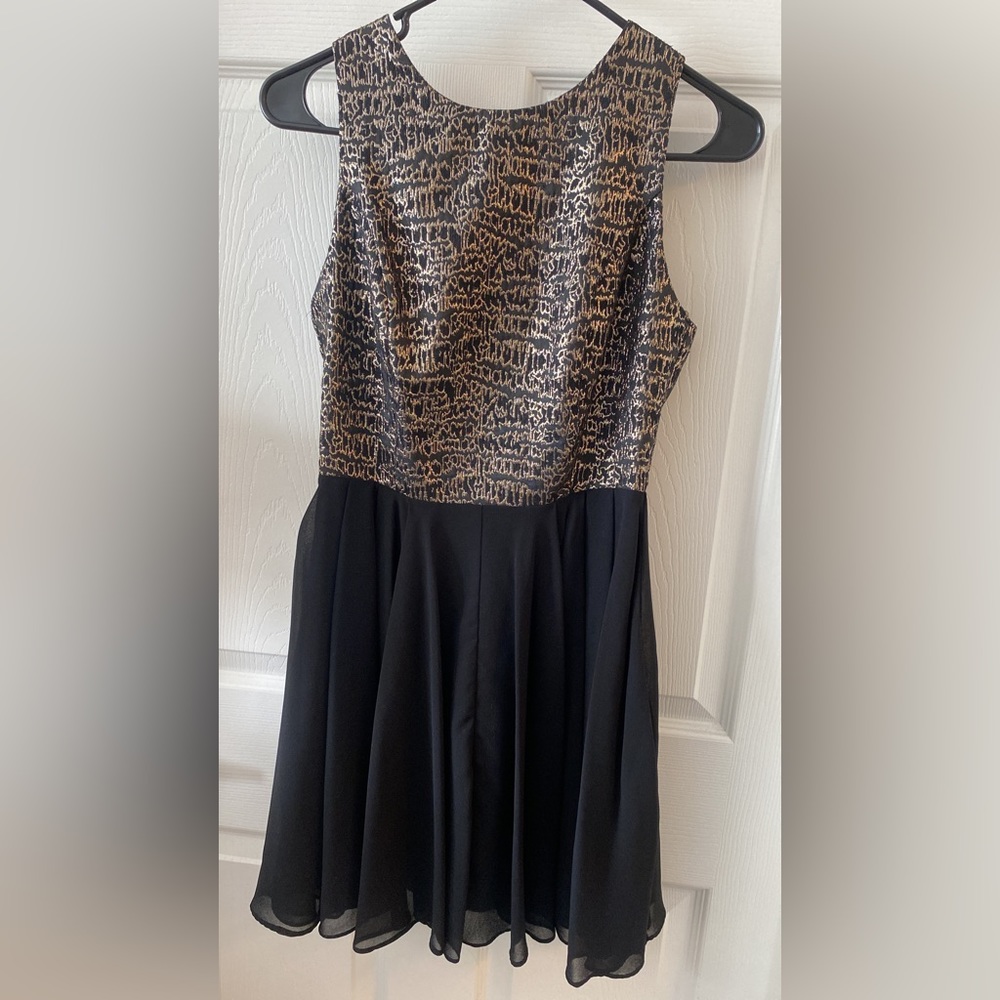 Formal dress - Picture 2 of 2